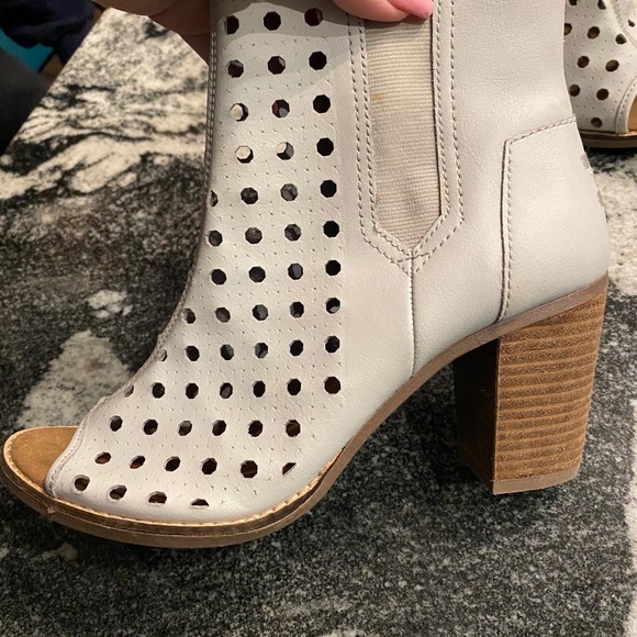 🔻🔻PRICE DROP🔻🔻Toms open toe booties - Picture 4 of 9
